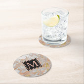 Moderne Imitate Rose Gold Marmor Swirl Monogramm Runder Pappuntersetzer (Vor Ort)