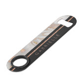 Moderne Imitate Rose Gold Marmor Swirl Monogramm Speedflaschenöffner (Vorderseite Schrägansicht)