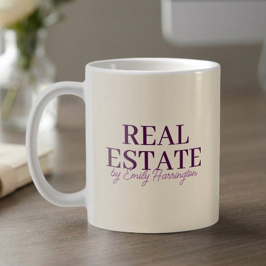 Moderne Immobilienmaklerin Kaffeetasse