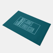 Moderne Initialen & Name | Dunkles Teal & Hellblau Fußmatte (Schrägansicht)