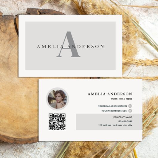 Moderne Initialen Name Graues Foto QR Code Visitenkarte