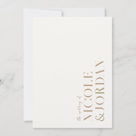 Moderne Ivory Tan Simple Chic Wedding Einladung (Rückseite)