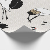 Moderne japanische Krane und Taupe Scallops Geschenkpapier (Ecke)