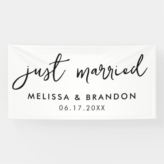 Moderne Just Married Elegante Script Hochzeit Banner (Horizontal)