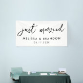 Moderne Just Married Elegante Script Hochzeit Banner (Messeveranstaltung)