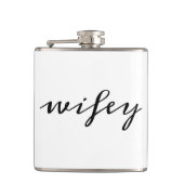 Moderne Kalligrafie Black Wifey Script Flachmann (Vorderseite)