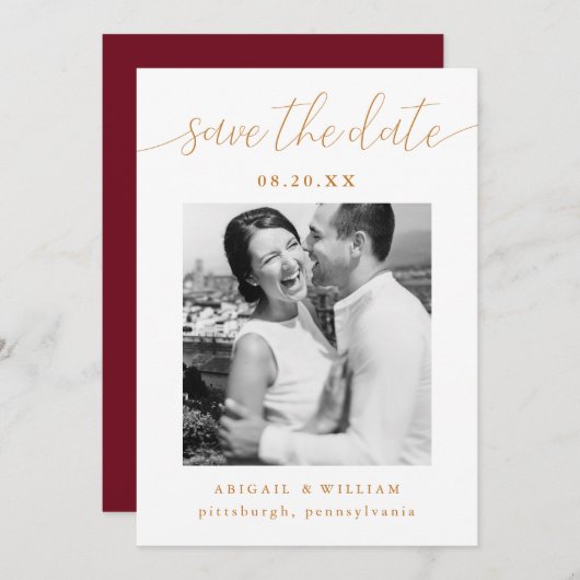 Moderne Kalligrafie Burgundy Red Foto Wedding Save The Date (Vorne/Hinten)