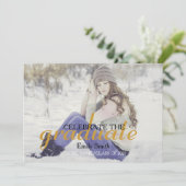 Moderne Kalligrafie-Celebrate Graduation Party Einladung (Stehend Vorderseite)