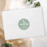 Moderne Kalligrafie die Hochzeit von Sage Green Runder Aufkleber<br><div class="desc">Machen Sie sich bereit, sich von unserer atemberaubenden Hochzeitssuite im Grünen zu verzaubern! Mit einer feinen Abbildung von Eukalyptus-Blätter und feiner, eleganter Kalligraphie ist es das perfekte Ergebnis für Ihre bezaubernde Hochzeit zum Thema Garten. Wenn Sie etwas vermisst haben oder eine besondere Anfrage haben, zögern Sie nicht, über Chat zu...</div>
