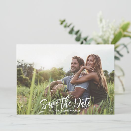 Moderne Kalligrafie Einfaches Foto Trendy QR Code Save The Date (Stehend Vorderseite)