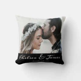 Moderne Kalligrafie-Overlap-Foto Couple Wedding Kissen