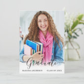 Moderne Kalligrafie Script Foto Grad Ankündigung (Stehend Vorderseite)