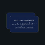 Moderne Kalligrafie Wedding Registry Blue Begleitkarte<br><div class="desc">Moderne trendige Kalligrafie Script Wedding Registry Insert Card. Marineblau</div>