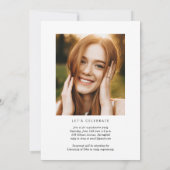 Moderne Kalligrafie-Zwei-Foto-Graduierungspartei Einladung (Rückseite)