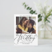 Moderne Kalligraphie-Foto-Hochzeit Einladungspostkarte (Stehend Vorderseite)