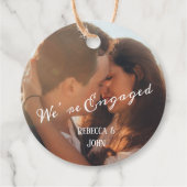 Moderne Kalligraphie Foto Verlobung Custom Geschenkanhänger (Vorderseite)