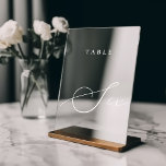 Moderne Kalligraphie-Tabelle 6 Tischnummer Fensteraufkleber<br><div class="desc">Dieses raffinierte Design besticht durch stilvolle Kalligraphie und bietet einen eleganten und zeitgenössischen Look. Für eine problemlose Tischnummerierung einfach an Glas oder an einer glatten Oberfläche haften. Personalisieren Sie Ihre Veranstaltung mit diesem eleganten und vielseitigen Fensterheber.</div>