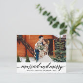 Moderne Kalligraphie Verheiratet und Merry Wedding Postkarte (Stehend Vorderseite)