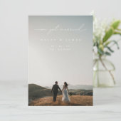 Moderne Kalligraphie Wir Got Verheiratete Foto Hoc Ankündigung (Stehend Vorderseite)