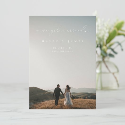 Moderne Kalligraphie Wir Got Verheiratete Foto Hoc Ankündigung (Stehend Vorderseite)