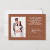 Moderne Kalligraphie Zeitlos Terracotta Hochzeit Dankeskarte (Rückseite)