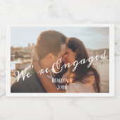 Moderne kalligraphische Foto-Verlobung Alkoholflaschenetikett (Einzelnes Label)