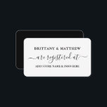 Moderne kalligraphische Hochzeitskanzlei Schwarz-w Begleitkarte<br><div class="desc">Moderne trendige Kalligrafie Script Wedding Registry Insert Card. Schwarz/Weiß</div>