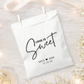 Moderne kalligraphische Liebe ist süße Hochzeit Geschenktütchen (Ausgeschnitten)