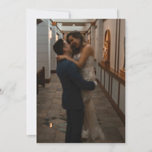 Moderne kalligraphische Rote Hochzeit Einladung (Rückseite)