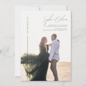 Moderne kalligraphische Skript-Foto Hochzeitdetail Einladung (Vorderseite)