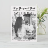 Moderne kalligraphische Zeitung Hochzeit retten da Einladung (Stehend Vorderseite)