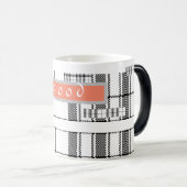 Moderne Karierte Schwarz-Weiß-Tasse Verwandlungstasse (VorderseiteRechts)