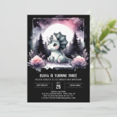 Moderne Kindertriceratops Geburtstag Einladung (Stehend Vorderseite)