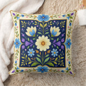 Moderne Kissen mit Blumenmuster und Rand. (Decke)