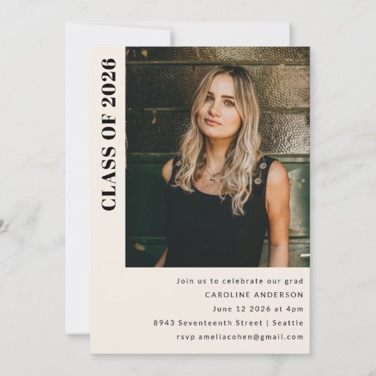 Moderne Klasse 2023 Cream Foto Graduation Party Einladung (Vorderseite)