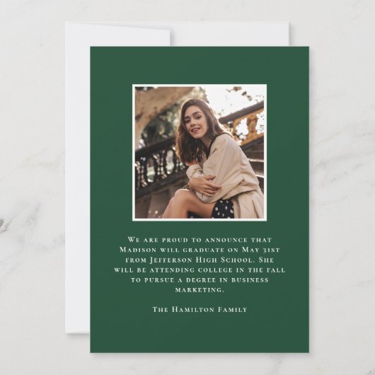 Moderne Klasse 2025 Green 2 Foto Abschluss Ankündigung (Rückseite)