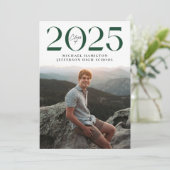 Moderne Klasse 2025 Green 2 Foto Abschluss Ankündigung (Stehend Vorderseite)