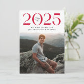 Moderne Klasse 2025 Red 2 Foto Abschluss Ankündigung (Stehend Vorderseite)