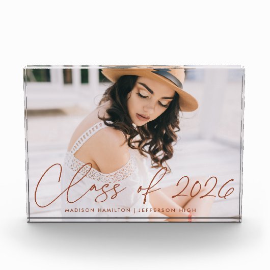 Moderne Klasse 2025 Terracotta Script Abschluss Fotoblock (Vorderseite)