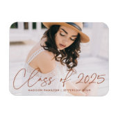 Moderne Klasse 2025 Terracotta Script Abschluss Magnet (Horizontal)