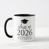 Moderne Klasse der Black Script Graduation Cap 202 Tasse (Links)