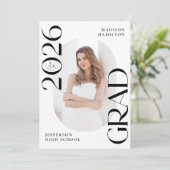 Moderne Klasse der Grad Foto Graduation Party 2024 Einladung (Stehend Vorderseite)