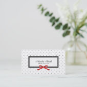 Moderne Klassik Schwarz-weiß Polka Dot Red Ribbon Visitenkarte (Stehend Vorderseite)