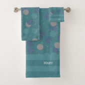 Moderne klassische blaue Kreise Muster Vorname Badhandtuch Set (Insitu)