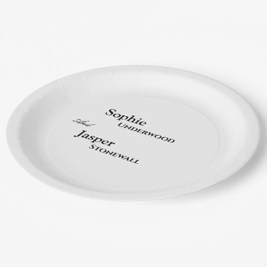 Moderne klassische Hochzeit Pappteller (Schrägansicht)