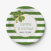 Moderne Klee & grüne weiße Streifen Irische Hochze Pappteller (Vorderseite)