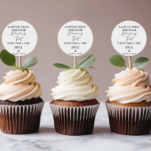 Moderne kleine Leckerei zum Hochzeitszeichen Runder Aufkleber