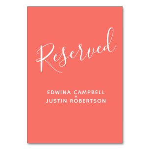 Moderne Koralle des einfachen weißen Skripttextes Tischnummer