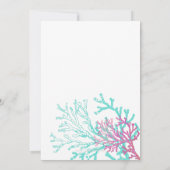 Moderne korallenrote Strand-Hochzeit in Einladung (Rückseite)