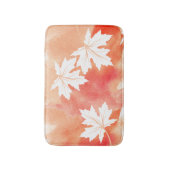 Moderne Korallenwasserfarbe und Blätter aus weißem Badematte (Vorderseite Vertikal)